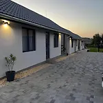 Apartment Shubu Garden Vendeghazak