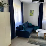Apartment Shubu Garden Vendeghazak *
