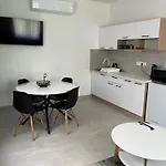 Apartment Shubu Garden Vendeghazak *