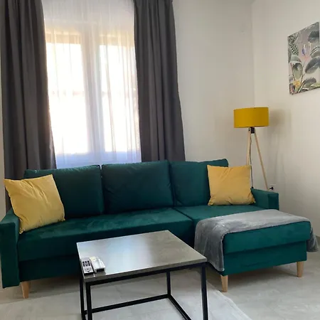 Apartment Shubu Garden Vendeghazak *
