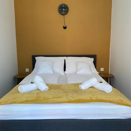 Shubu Garden Vendeghazak *