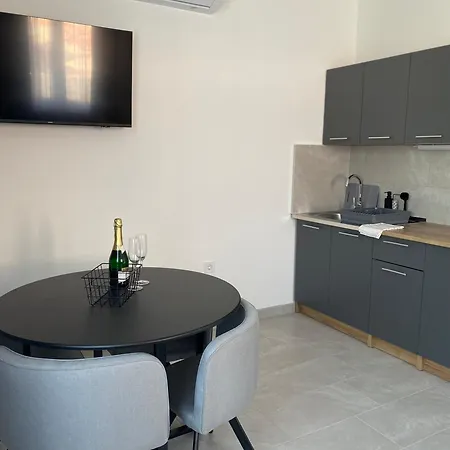 Shubu Garden Vendeghazak *