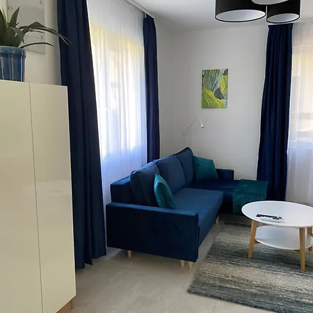 Apartment Shubu Garden Vendeghazak *
